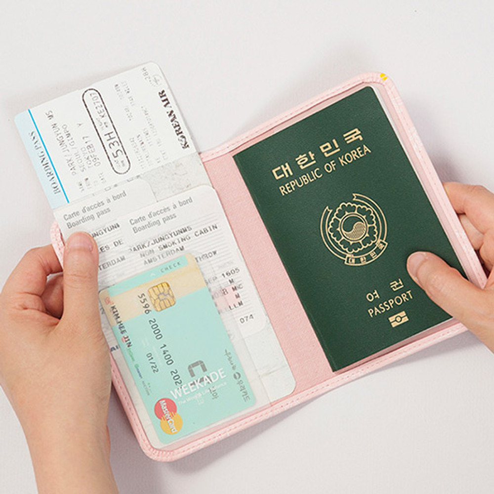 Antenna shop Weekade botanical travel passport holder case