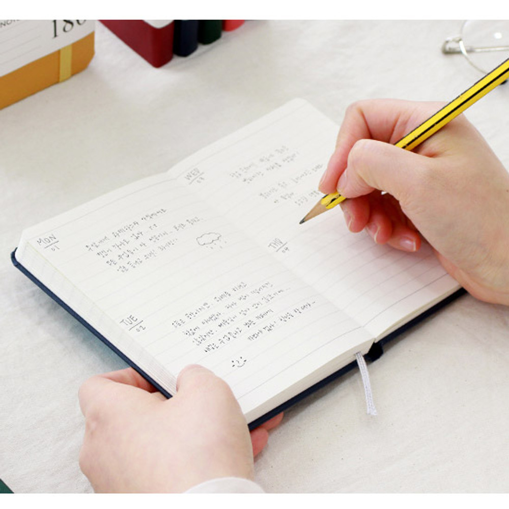 Example of use - Prism 180 pages small lined notebook with elastic band