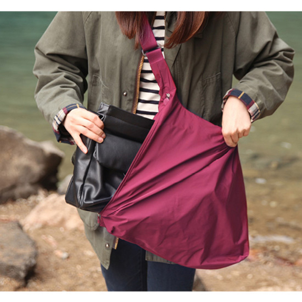 The Gussy: a stylish waterproof rain cover for your purse – Travel by ENTREE