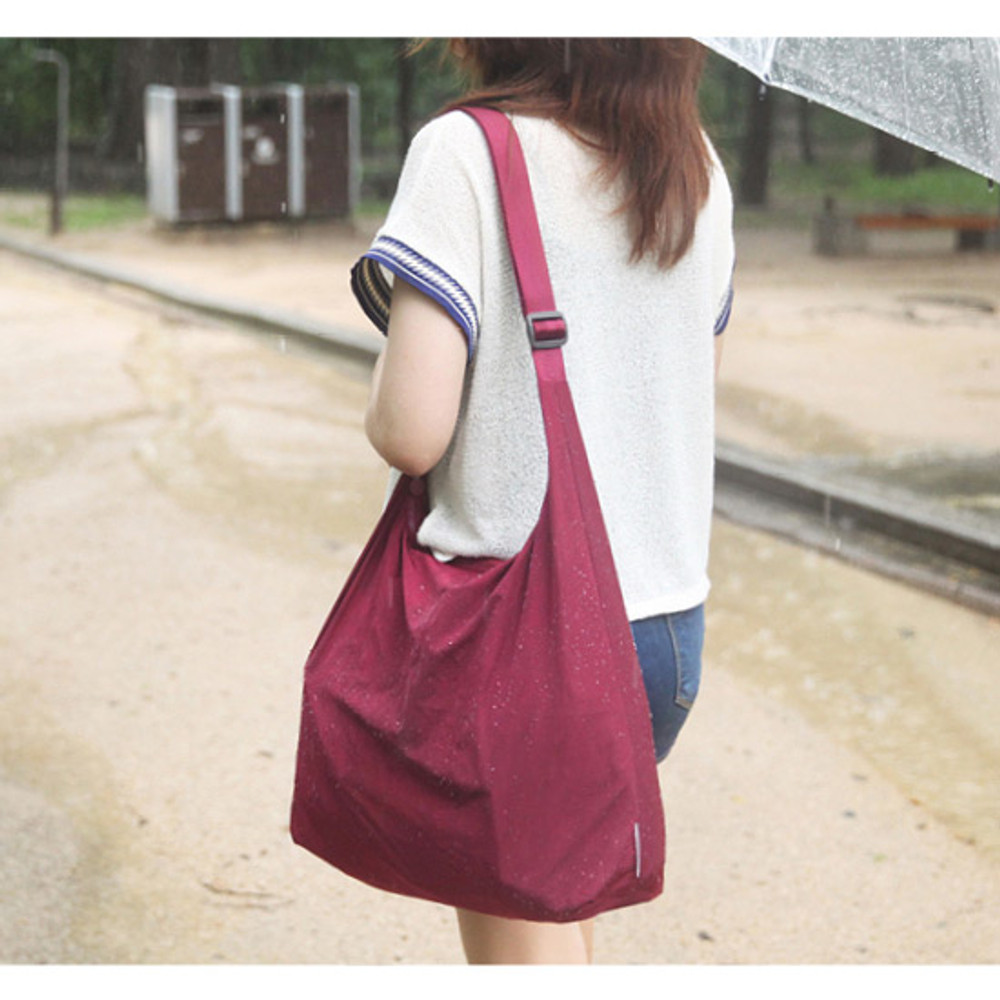 The Gussy: a stylish waterproof rain cover for your purse – Travel by ENTREE