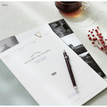 Intro - 2017 The classic large dated monthly planner