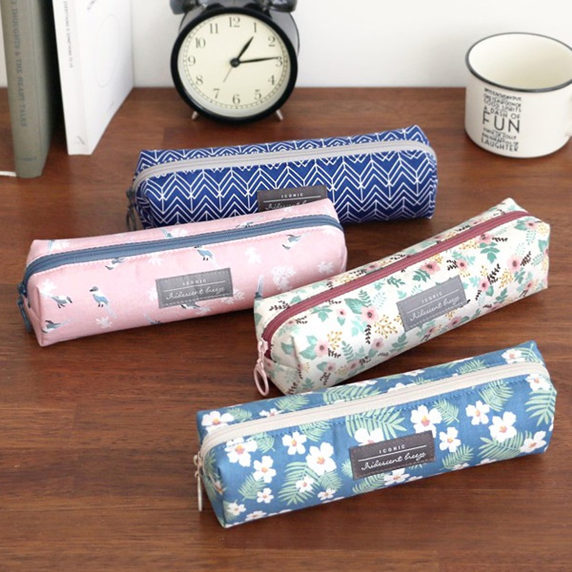 Iconic Comely pattern zipper pencil case - fallindesign.com