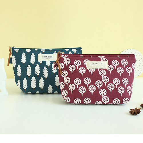 A low hill basic tree pattern medium canvas pouch