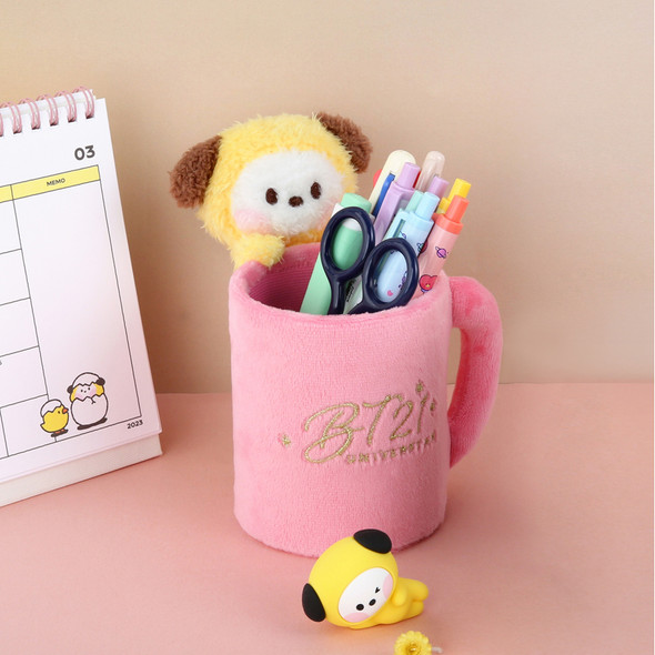 usage example of BT21 Minini Plush Desk Pen Holder