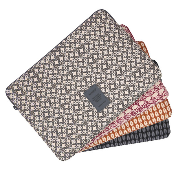 Nature motif pattern laptop pouch