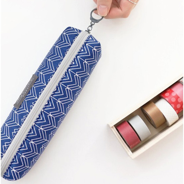 Comely pattern zipper pencil case