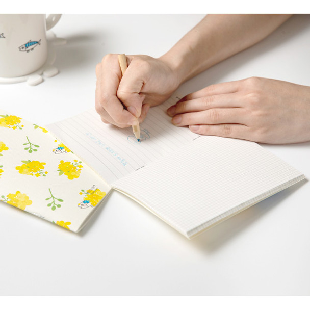 Example of use - Ggo deung o flower small grid and lined notebook