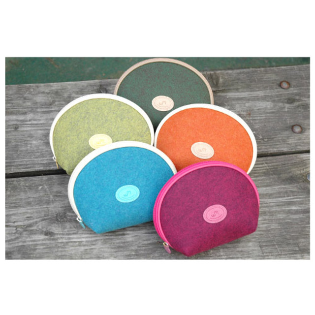 Scallop felt zip pouch Scallop felt zip pouch