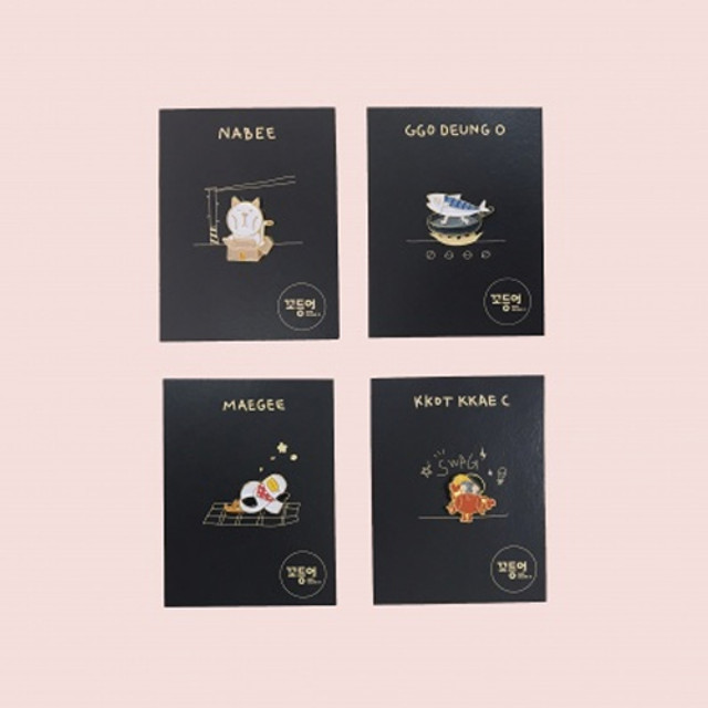 DESIGN IVY Ggo deung o friends gold line pin badge DESIGN IVY Ggo deung o friends gold line pin badge