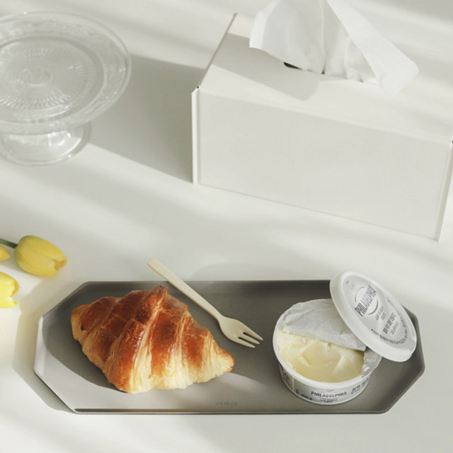 Example of use - Fenice Premium PU leather decorative serving octagon tray Example of use - Fenice Premium PU leather decorative serving octagon tray