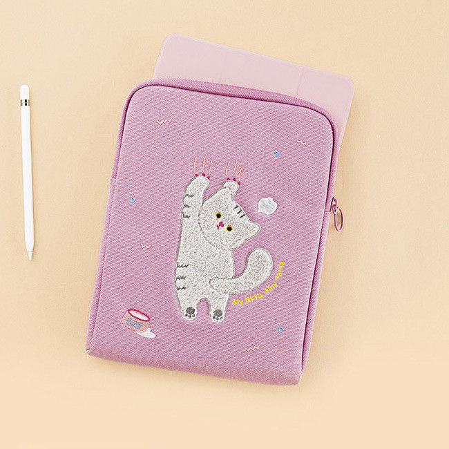 Usage example - Milk cat boucle canvas iPad laptop sleeve pouch case