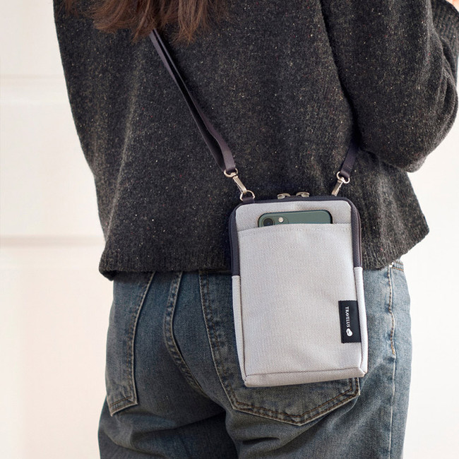 Usage example - Byfulldesign Light crossbody bag with detachable strap