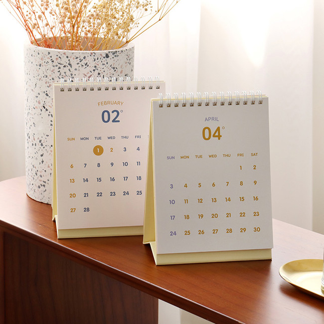 Indigo 2022 The temperature of the day monthly desk calendar