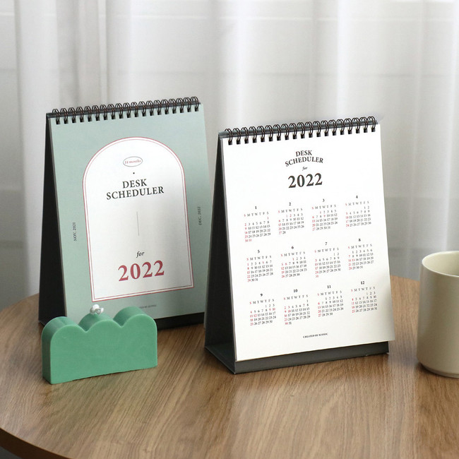 ICONIC 2022 Simple Monthly Desk Scheduler Calendar
