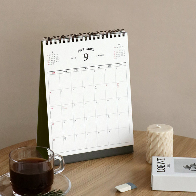 Front - ICONIC 2022 Simple Monthly Desk Scheduler Calendar