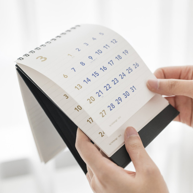 Example of usage - 2022 small simple monthly desk calendar