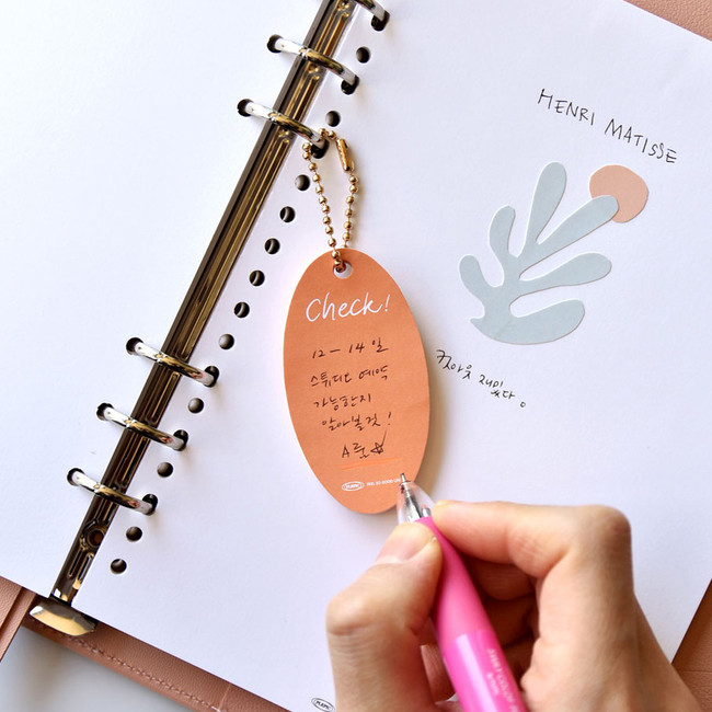 Usage example - Play Obje Classy Label Sticky Notepad with Ball Chain