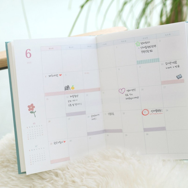 Monthly plan - Buyme 2023 One Day A5 Dated Weekly Diary Planner