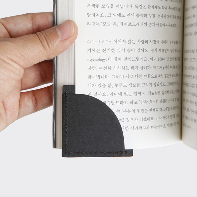 Usage example - Double Sided Corner Paper Bookmark