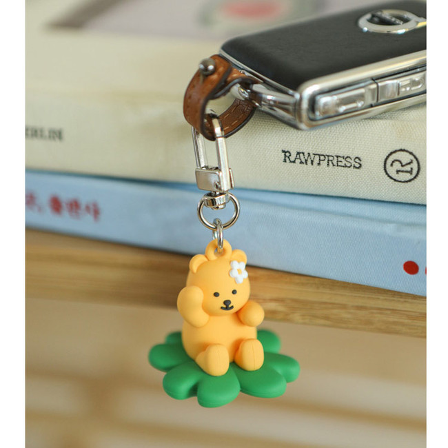 Example of use - Dailylike Clover Jelly Bear Toy Keyclip Key Holder