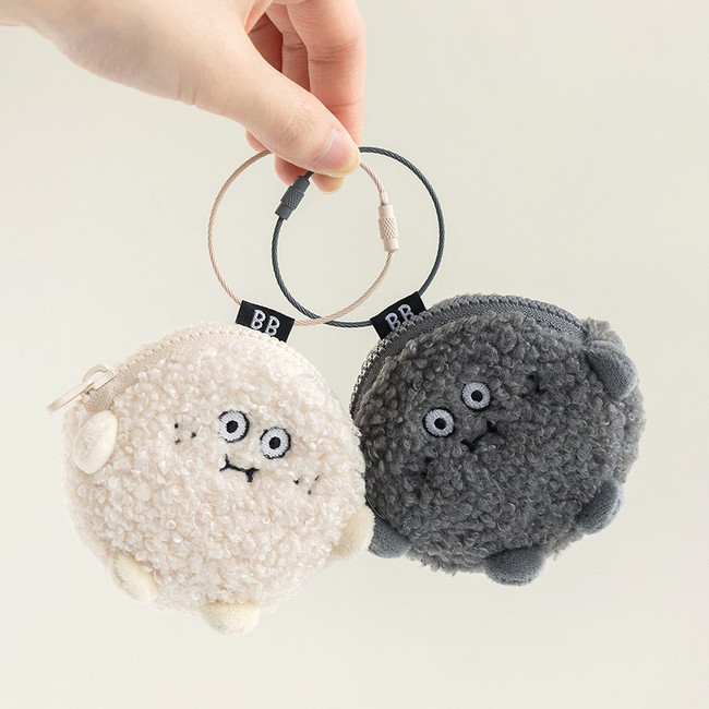 usage example of ROMANE Brunch Brother PoPo Fluffy Case for AirPods Galaxy Buds