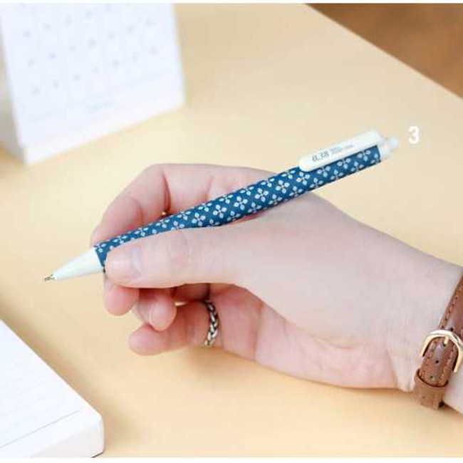 Iconic Unique pattern knock retractable pen 0.38mm