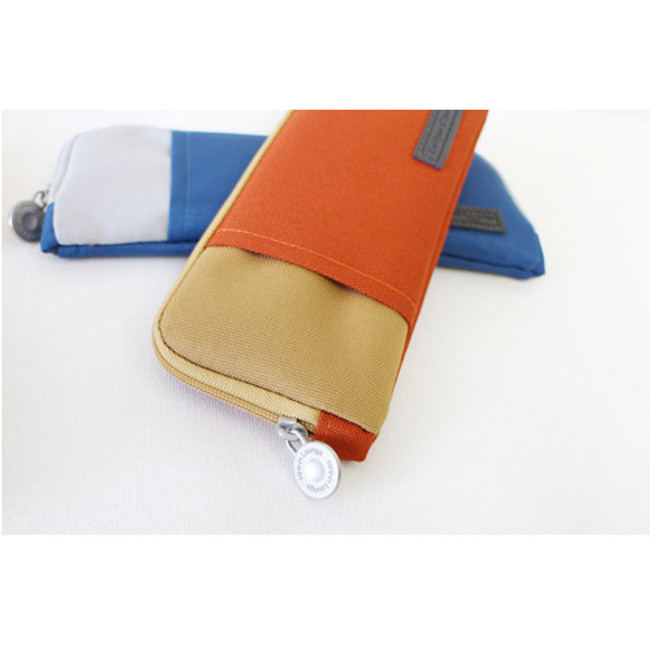 Detail of Glance two pocket slim pencil case