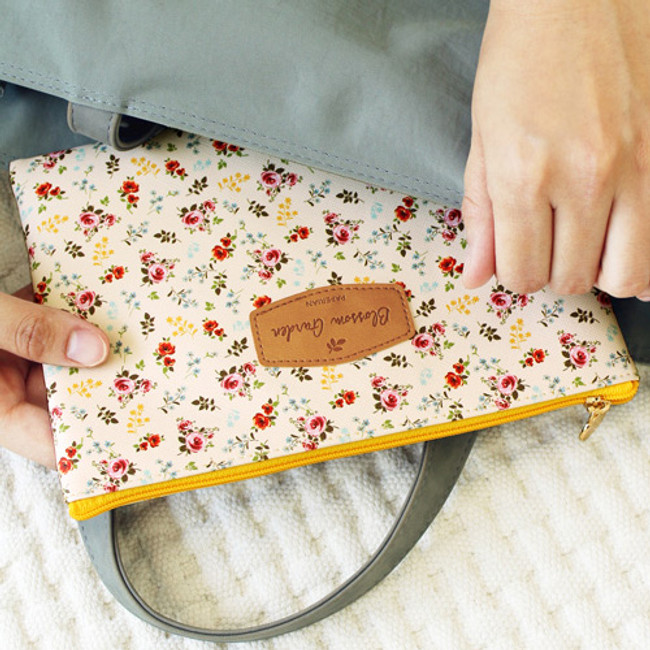 Bouquets - Blossom garden large zipper pouch