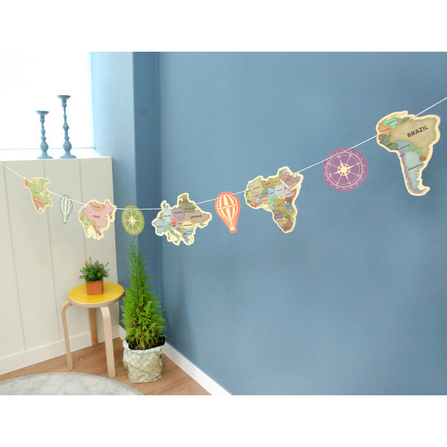 World map travel ground garland