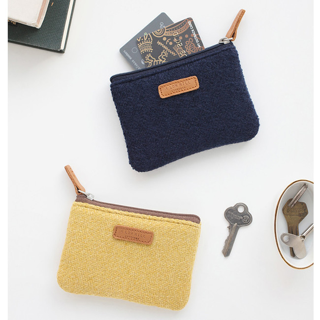 A low hill basic winter square coin case wallet