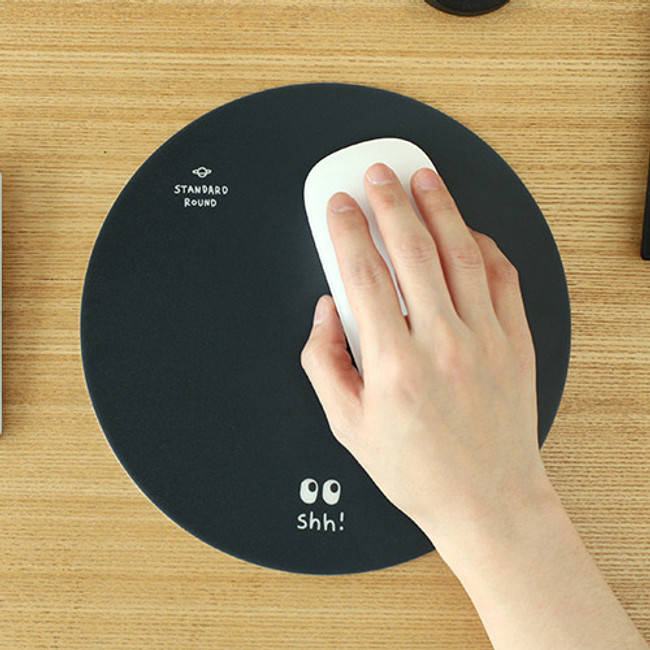 Black hush pattern standard round mouse pad