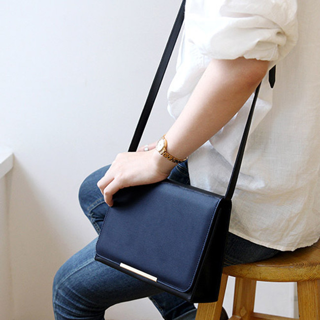 Deep navy - Classic Caily crossbody shoulder bag