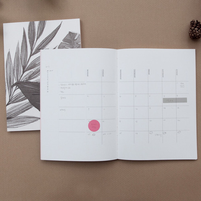 Monthly plan - Slow and simple monthly undated planner notebook