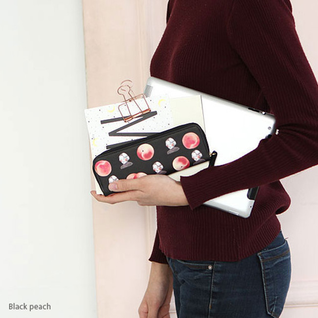 Black peach - With Alice Rim pattern slim zipper pencil case