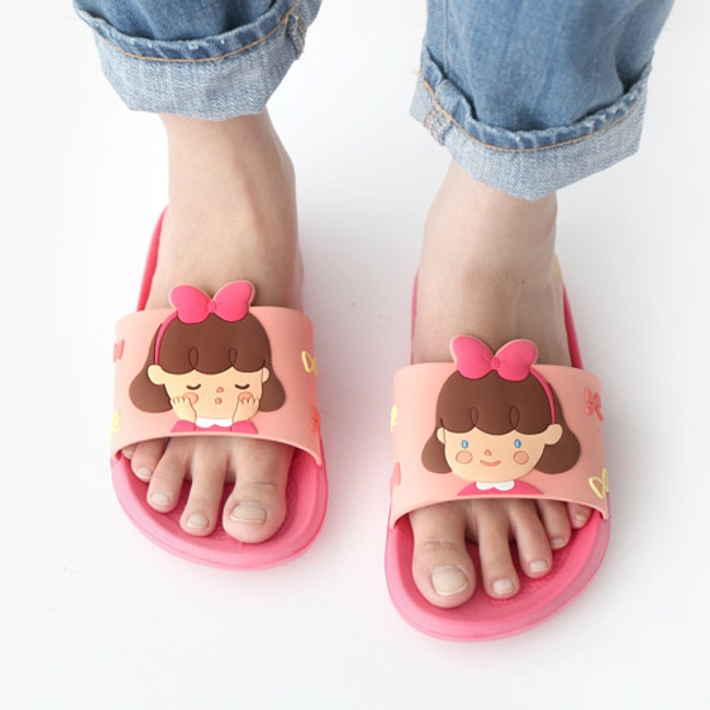 Lucy - Hellogeeks petite PVC slide sandal