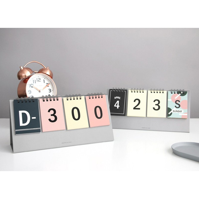 Simple flip perpetual standing desk calendar