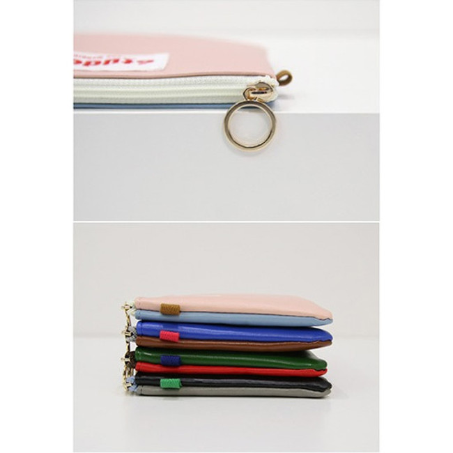 Detail of Etudes two tone color small zipper pouch