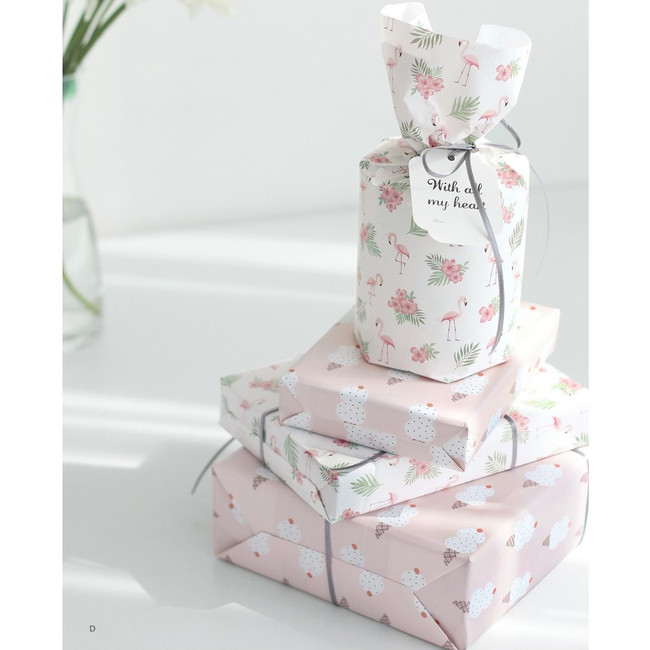 D - ICONIC From my heart cute gift wrapping paper set