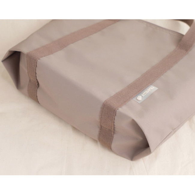 Detail of Byfulldesign Travelus travel medium zipper tote bag