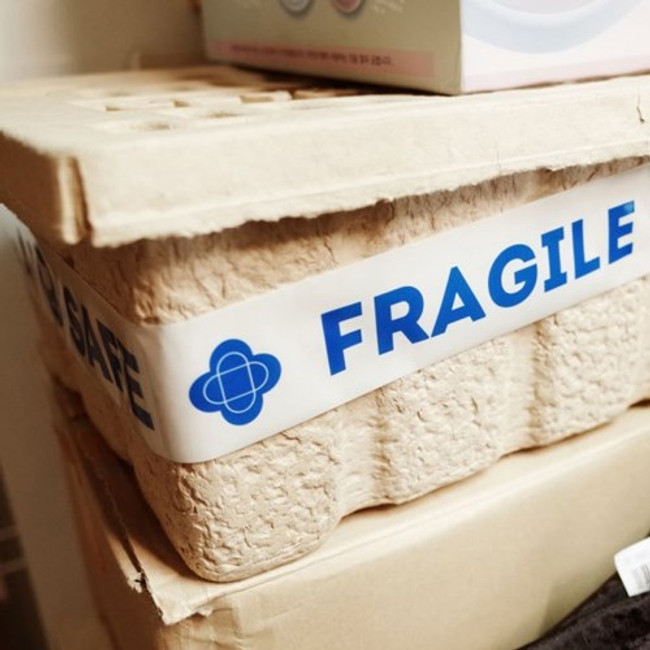 UNIVERSAL CONDITION Warning fragile safe message blue packing tape