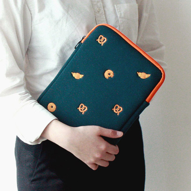 Example of use - Tailorbird embroidered tablet PC iPad zip pouch ver4