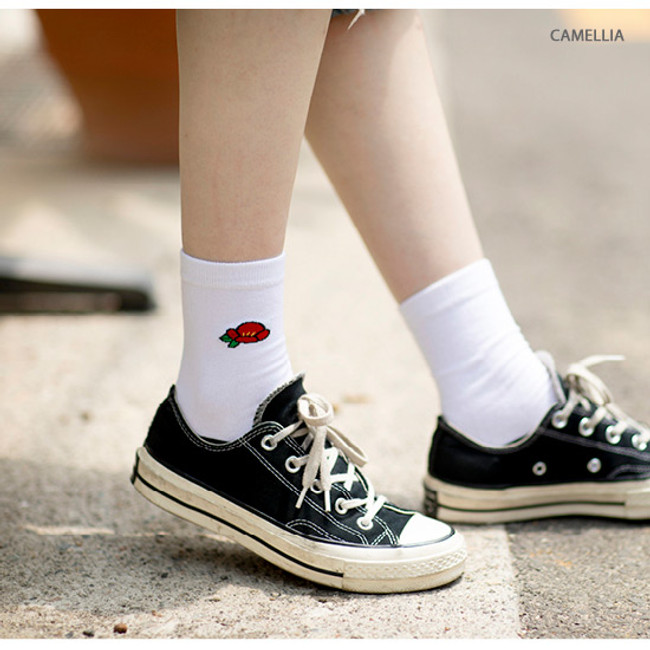 Camellia - DESIGN IVY Ggo deung o embroidered socks