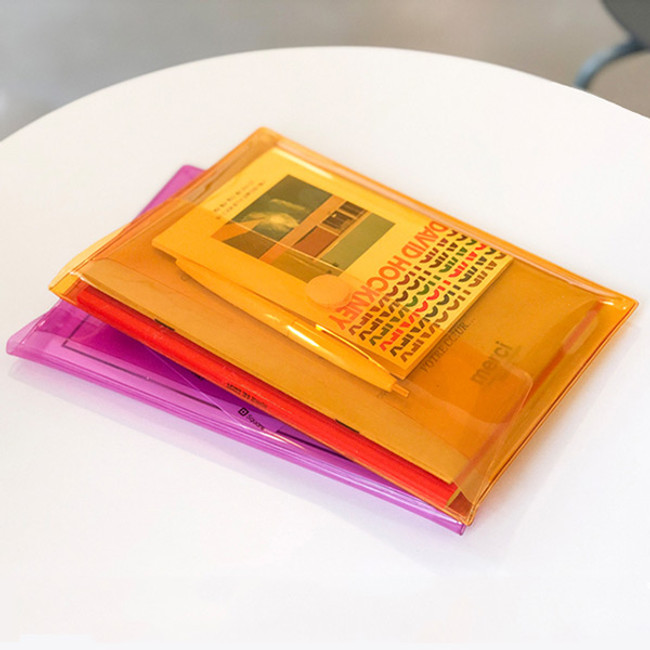 Example of use - Seeso Neon A5 clear file folder pouch