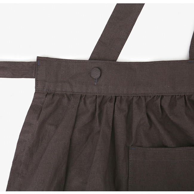 Detail of Dailylike Shadow gray frill linen cross back apron