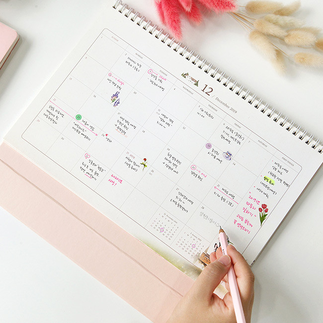 Usage example - 2020 Anne story dated monthly desk scheduler planner