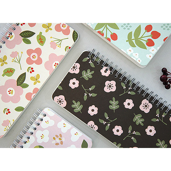 Pattern wirebound desk weekly planner scheduler