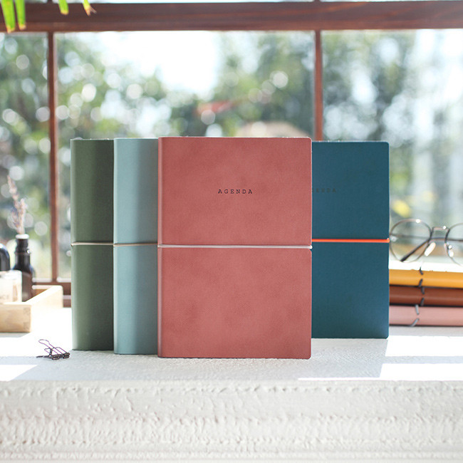 Agenda large undated weekly diary