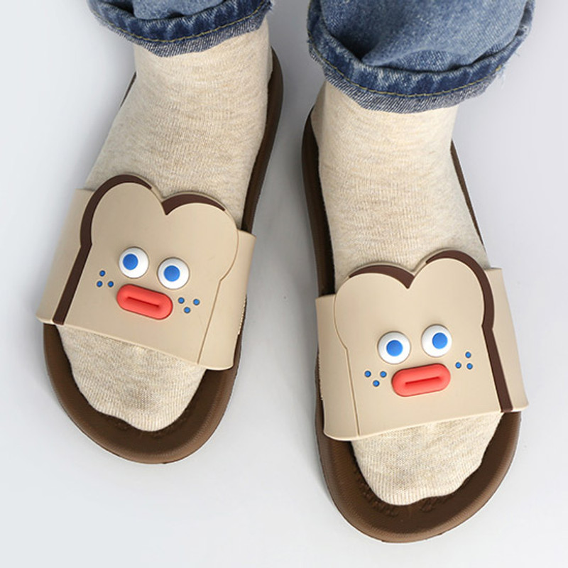 Usage example - ROMANE Brunch Brother popeye toast slide slipper sandal Usage example - ROMANE Brunch Brother popeye toast slide slipper sandal