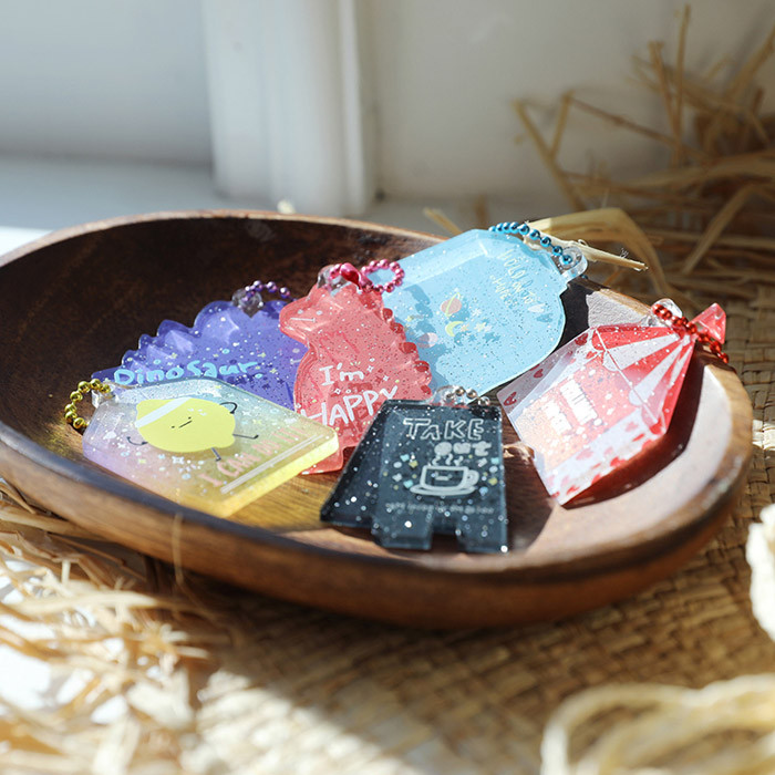 Oh-ssumthing O-ssum shiny charm with chain strap