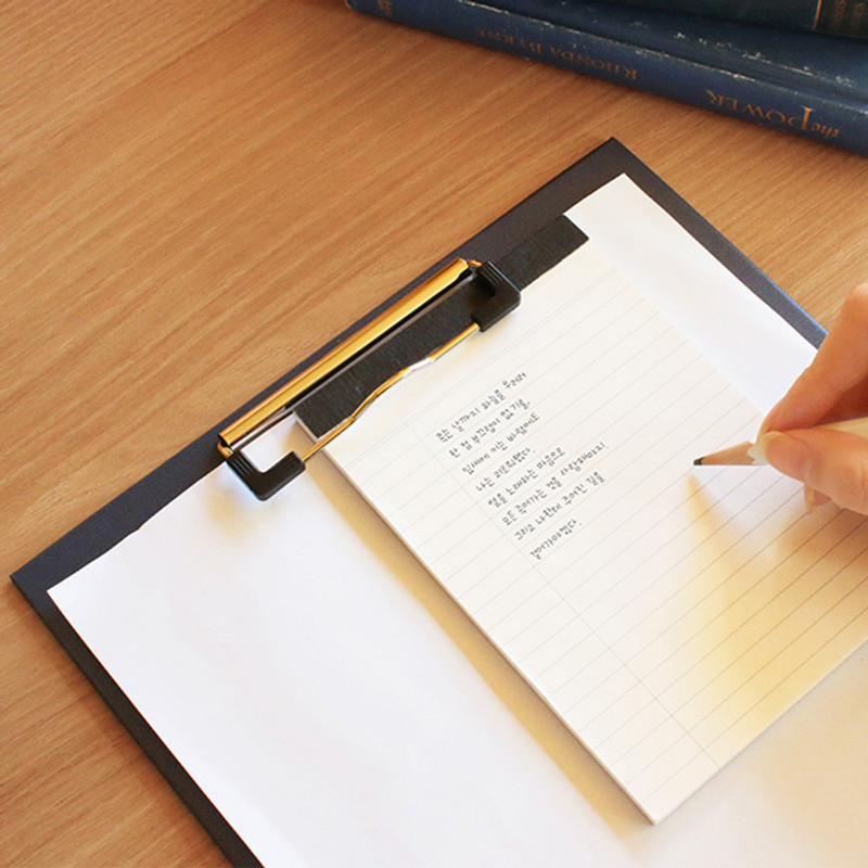 Usage example - Bookfriends Korean literature clipboard file holder